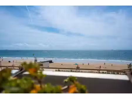 appartement vue mer avec balcon dans l'emblématique résidence les vagues à la baule