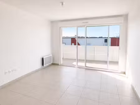 t2 avec balcon et parking à agde