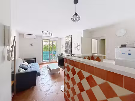 appartement avignon   très proche remparts  38 m2+parking +cave