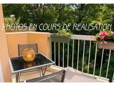 appartement avec balcon dans un ecrin de verdure avec balcon