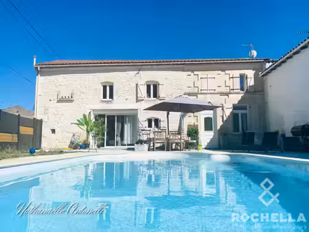 maison avec piscine proche st jean d'angély