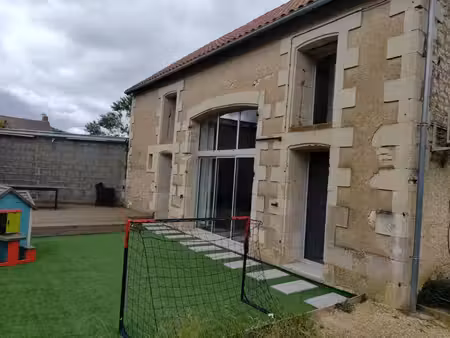 belle maison en pierre avec dépendance et potentiel locatif sur un terrain de 1100 m² beau