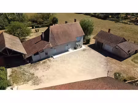 longère avec 1 hectare de terrain et dépendances