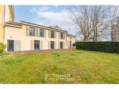 maison de caractère rénovée grand jardin au sein d'une propriété du xixe siècle
