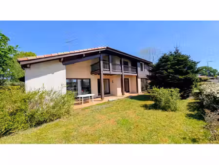 belle villa cossue f8 sur terrain arboré 900 m²