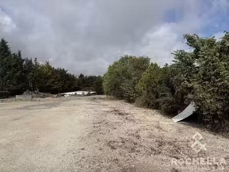 terrain avec bâtiment en sous-sol