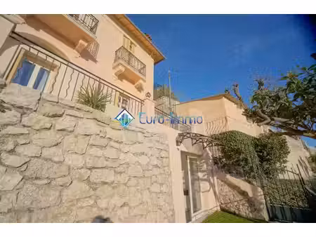 location meublée appartement 2 pièces 58 m² à beausoleil (06240)  1 200 €