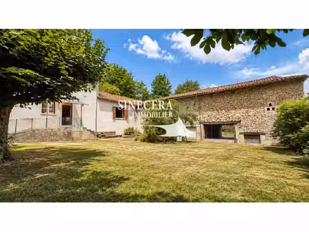 maison en pierre avec la grange  2 ha de terrain