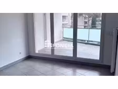 bel appartement 3 pièces avec grande terrasse et double garage