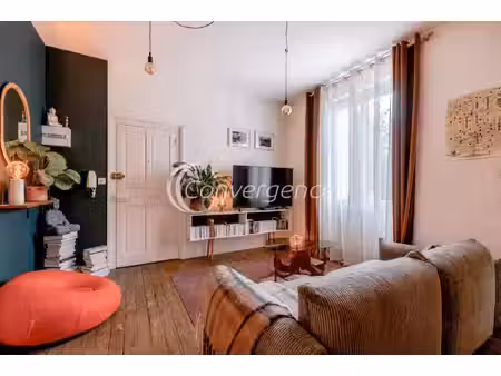 t2 44 m2 à limoges charme  parquet bois  faibles charges
