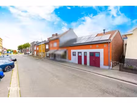 bel espace polyvalent de +/- 150 m² au centre d'oupeye !