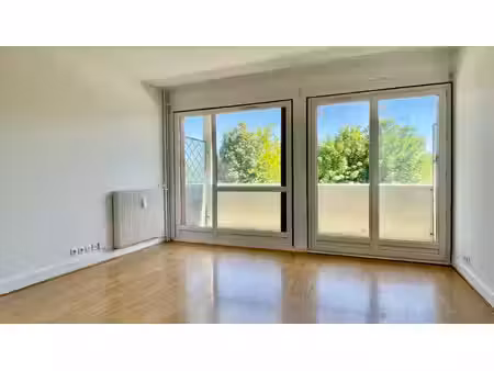 grand studio de 33m² avec cave et parking