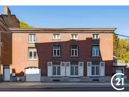plus de 500 m² face à l’hénallux – un potentiel d’investisse