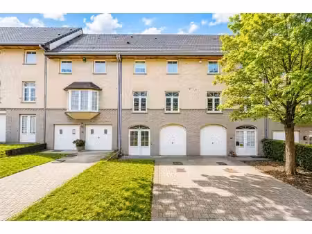 maison unifamiliale (3ch/3sdb/1bu/ch) garage et jardin