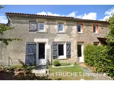 charmante maison en pierre rénovée récemment avec 3 chambres