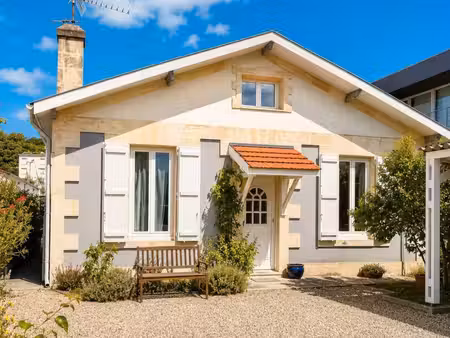 maison de charme rénovée 82 m² ? 3 chambres  jardin et parking à floirac bas