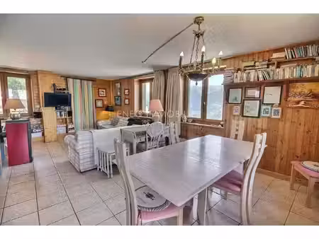 maison individuelle avec vue panoramique – 3 appartements