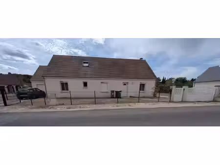 maison familiale de 2009 –160 m² – 1 000 m² de terrain-5 chambres – piscine – photovoltaïq