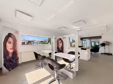 nam property vous propose ce très joli commerce lumineux