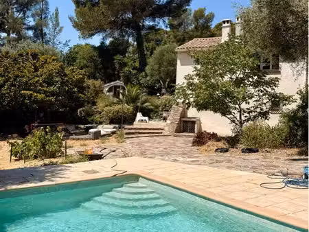 vends propriété de charme au calme absolu  avec piscine et jardin d’exception et dépendanc