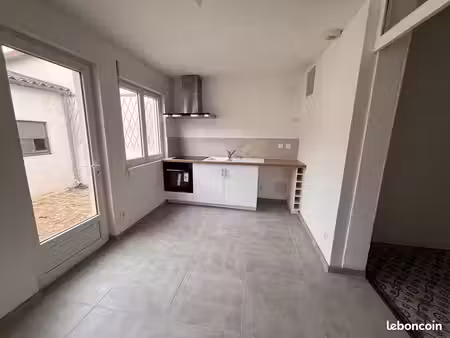 maison 2 chambres avec cour