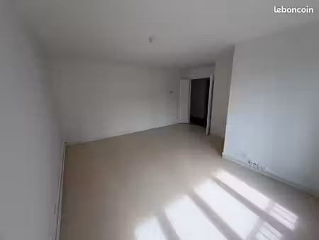 appartement t3 lumineux avec parking privatif – hyper-centre charleville-mézières