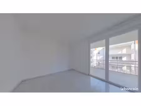 studio 1 pièce 28 m²