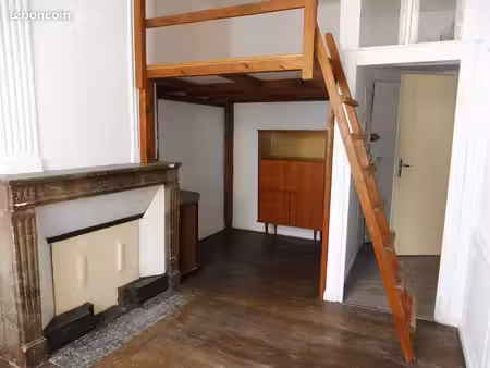 chaumont (52000) un agréable t1 de 22 m² + mezzanine de 6 m²  dans un petit immeuble  proc