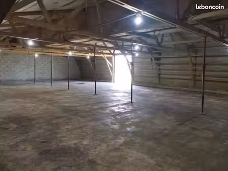 garage entrepôt atelier150 m2■ab elec:32. ■elec:5 57■ eau:1 79■loyer:487■index:5736/5760■j