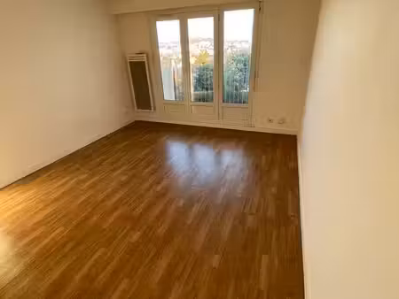 rueil-malmaison — buzenval | appartement 2 pièces avec balcon  cave et parking