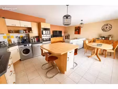 beau f3 meublé avec grande terrasse plein sud