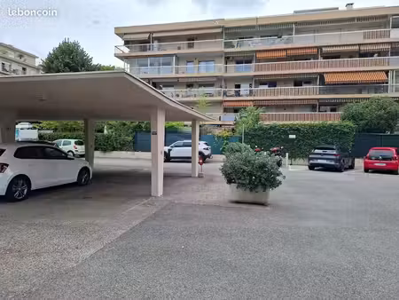 parking 12 m² saint laurent du var