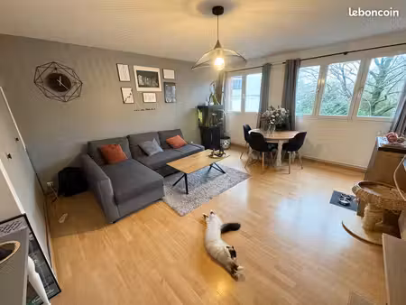 joli t2 meublé avec garage  idéalement situé façade de l’esplanade à lille