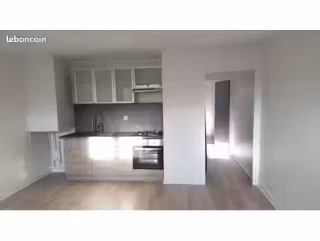 bel appartement t2 de 42 m² idéalement situé en plein centre-ville de poligny