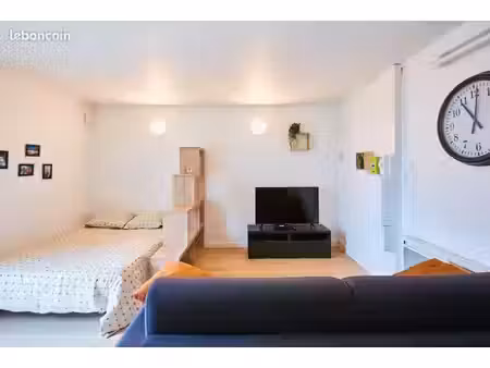 superbe studio meublé - tout équipé