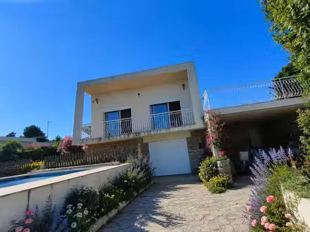 maison individuelle climatisee avec piscine