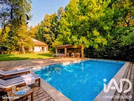maison 9 pièces 262 m²