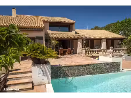villa 8 pièces 210 m²