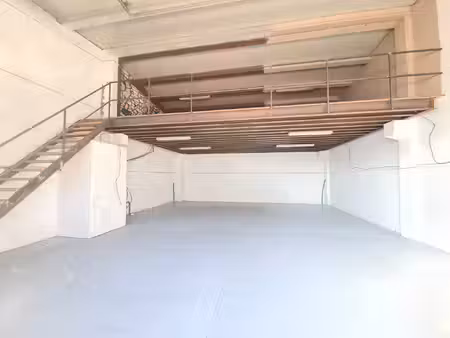 local professionnel 160m2