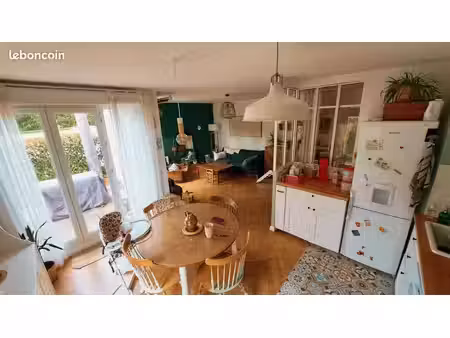 t3 rénové en rez-de-jardin avec terrasse de 20 m² et garage