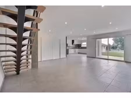 location meublée maison 6 pièces 200 m² à chatonnay (38440)  1 320 €