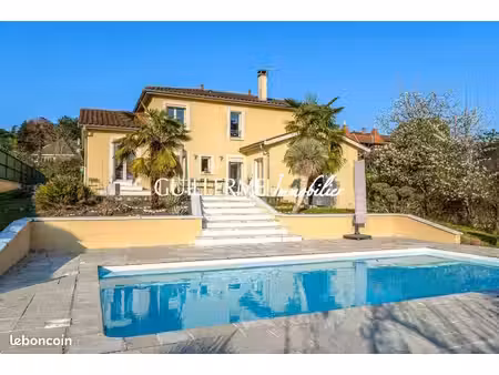 propriété 7 pièces 194 m²