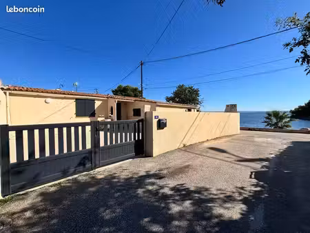 maison au bord de l’eau