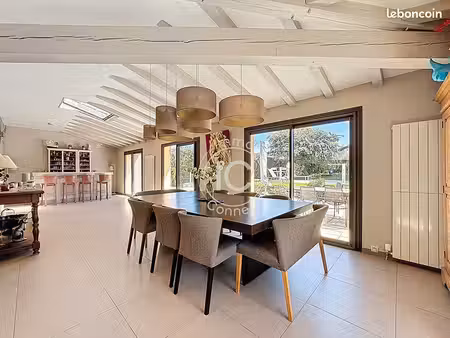 maison 9 pièces 250 m²