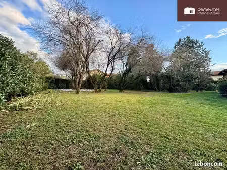 terrain 830 m² mions