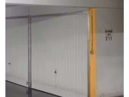 vente garage fermé gratte ciel