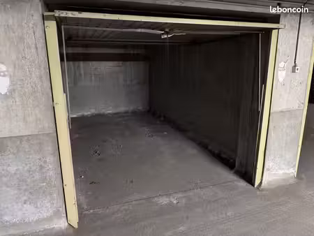 parking/box 15 m² lyon