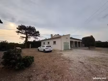 maison provençale t4 situé dans le quartier bel air à salon-de-provence