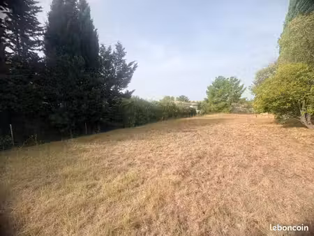 terrain 1 423 m² eguilles