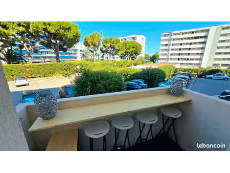 t2 avec aperçu mer à 100 m de la plage  clim  balcon  parking